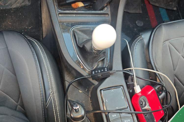 Used Soueast V6 Lingshi 2015 CROSS 1.5L Manual ZhiZun Model Gear Lever