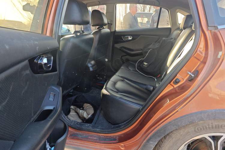 Used Soueast V6 Lingshi 2015 CROSS 1.5L Manual ZhiZun Model Left Rear Seat