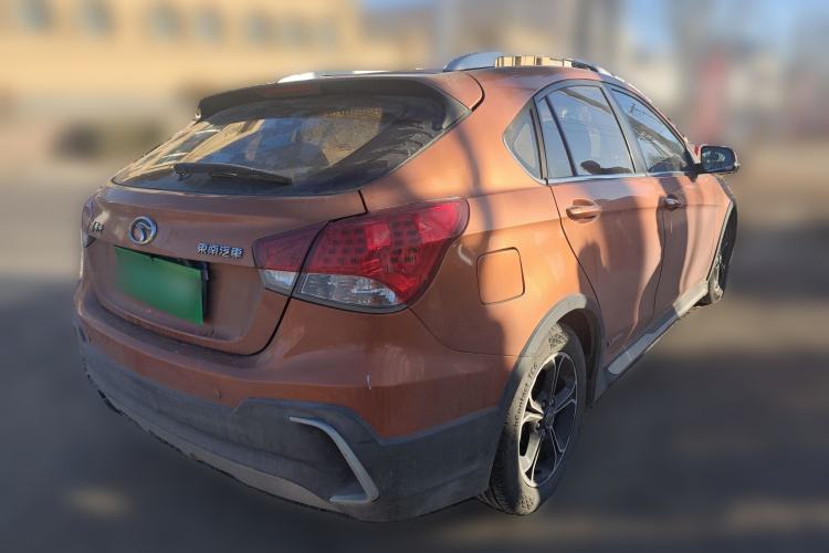 Used Soueast V6 Lingshi 2015 CROSS 1.5L Manual ZhiZun Model Rear Right 45 Deg
