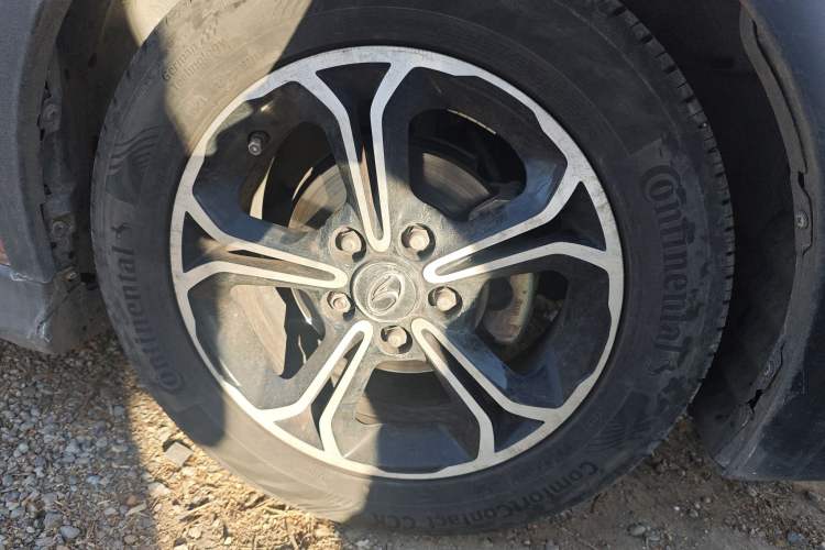 Used Soueast V6 Lingshi 2015 CROSS 1.5L Manual ZhiZun Model Right Front Wheel Hub