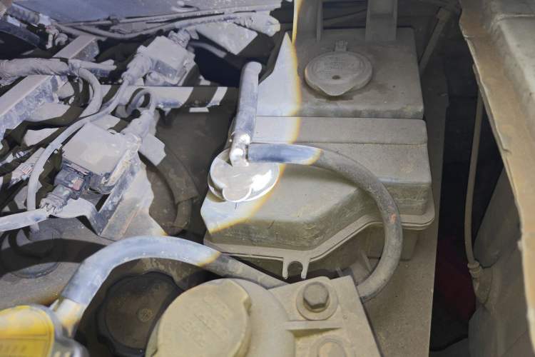 Used Soueast Xiwang 2011 1.3L (Dong'an Engine) Standard Version Engine Bay Right