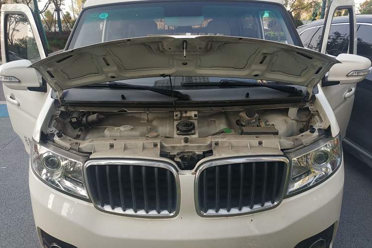 Used SRM 2021 Standard Model Engine Bay