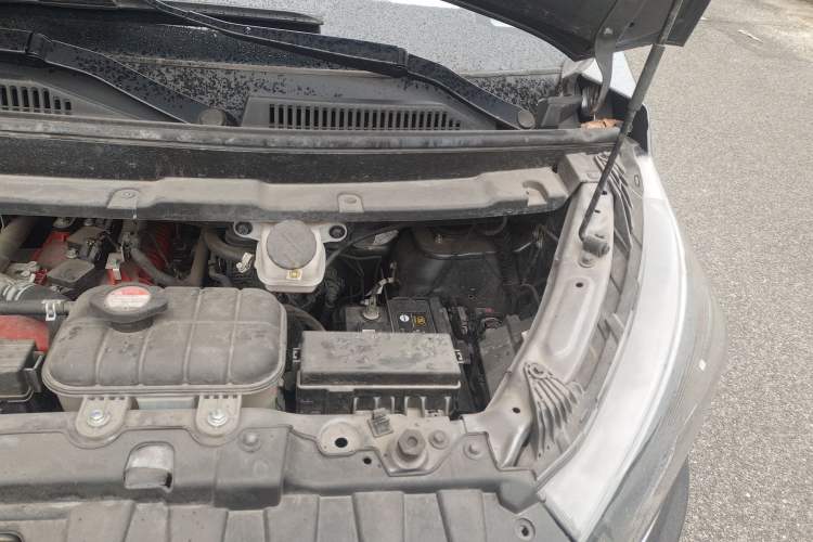 Used SRM Gold Hiace 2021 1.5L Passenger Vehicle Engineering Lion 7 Seats Engine Bay Left