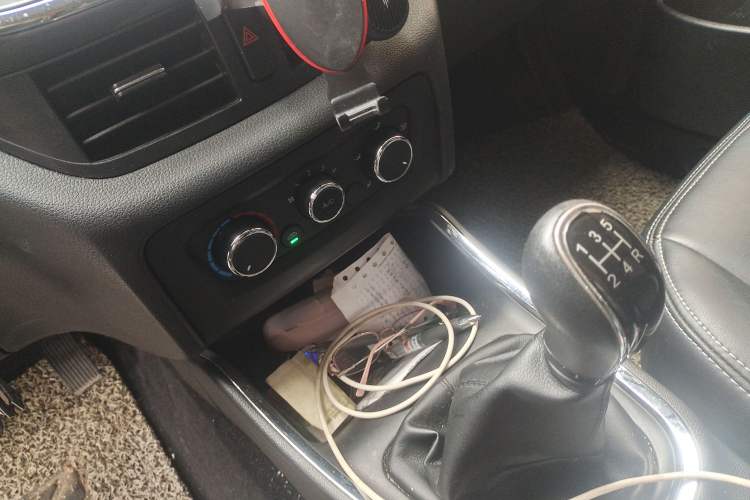 Used SRM Gold Hiace 2021 1.5L Passenger Vehicle Engineering Lion 7 Seats Gear Lever