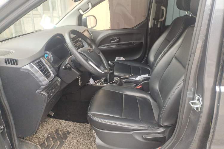 Used SRM Gold Hiace 2021 1.5L Passenger Vehicle Engineering Lion 7 Seats Left Front Seat