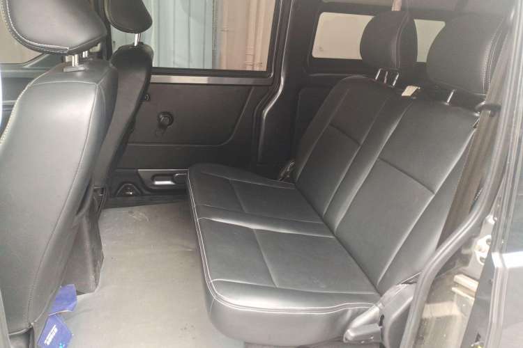 Used SRM Gold Hiace 2021 1.5L Passenger Vehicle Engineering Lion 7 Seats Left Rear Seat