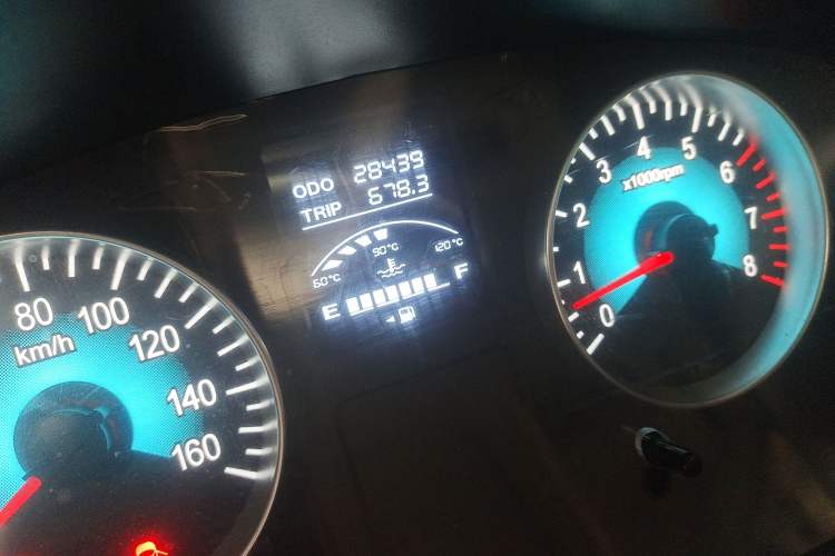 Used SRM Gold Hiace 2021 1.5L Passenger Vehicle Engineering Lion 7 Seats Odometer Close Up