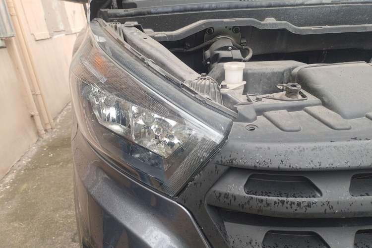 Used SRM Gold Hiace 2021 1.5L Passenger Vehicle Engineering Lion 7 Seats Right Front Headlight