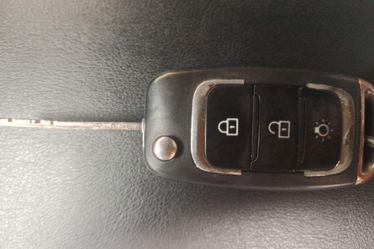 Used SRM Gold Hiace 2021 1.5L Passenger Vehicle Engineering Lion 7 Seats Vehicle Key