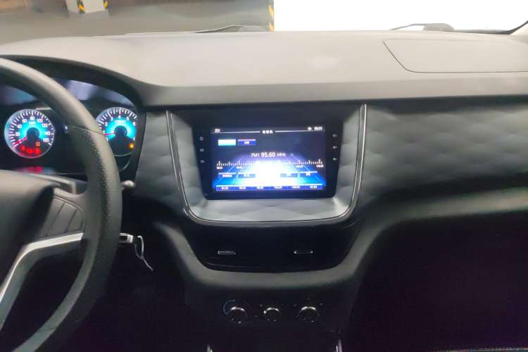 Used SRM Gold Hiace 2021 1.5L Passenger Vehicle Travel Lion 5-Seater Audio And AC Panel