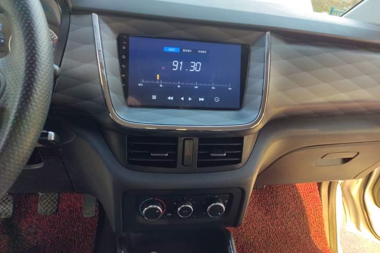 Used SRM Gold Hiace 2021 1.5L Passenger Van Engineering Lion Model Central Air Conditioning Version 9 Seats Audio And AC Panel