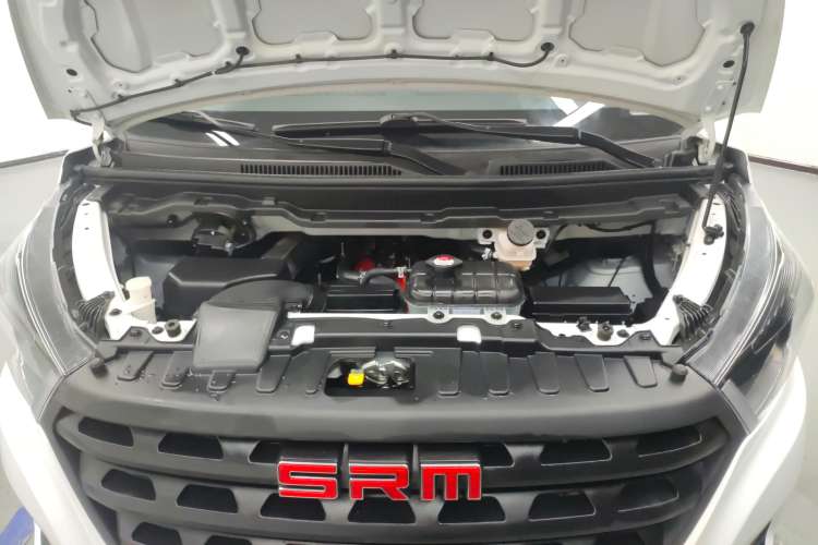 Used SRM Gold Hiace 2021 1.5L Passenger Vehicle Travel Lion 5-Seater Engine Bay