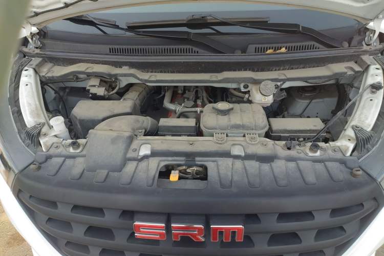 Used SRM Gold Hiace 2021 1.5L Passenger Van Engineering Lion Model Central Air Conditioning Version 9 Seats Engine Bay