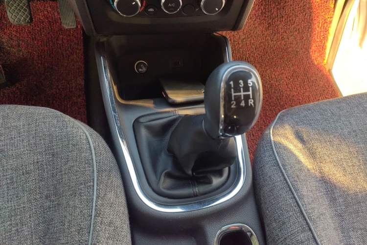 Used SRM Gold Hiace 2021 1.5L Passenger Van Engineering Lion Model Central Air Conditioning Version 9 Seats Gear Lever