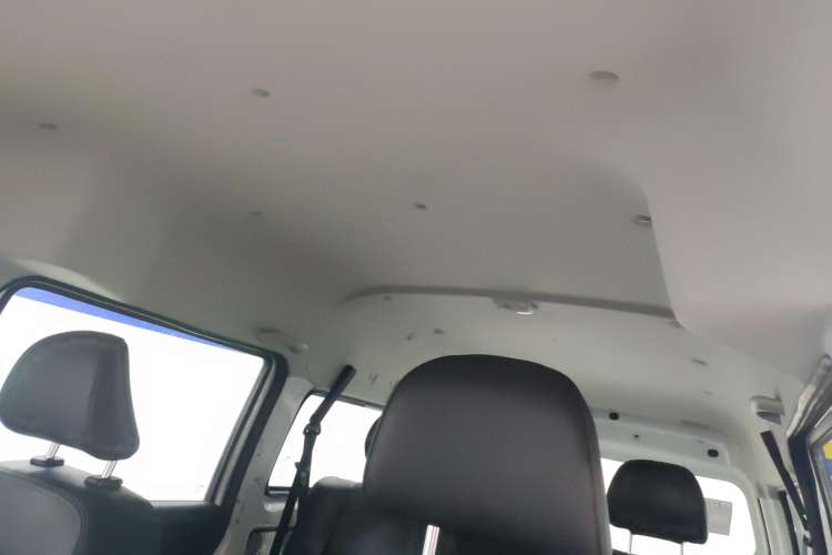 Used SRM Gold Hiace 2021 1.5L Passenger Vehicle Travel Lion 5-Seater Headliner