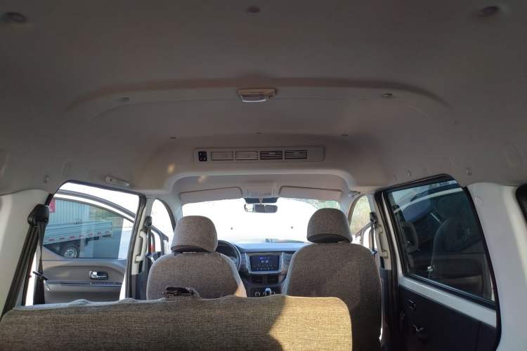 Used SRM Gold Hiace 2021 1.5L Passenger Van Engineering Lion Model Central Air Conditioning Version 9 Seats Headliner