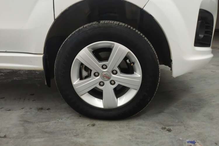 Used SRM Gold Hiace 2021 1.5L Passenger Vehicle Travel Lion 5-Seater Left Front Wheel Hub