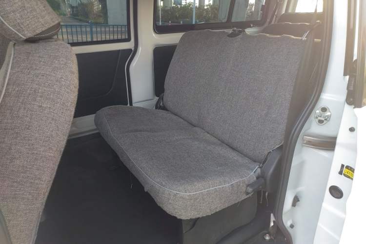 Used SRM Gold Hiace 2021 1.5L Passenger Van Engineering Lion Model Central Air Conditioning Version 9 Seats Left Rear Seat