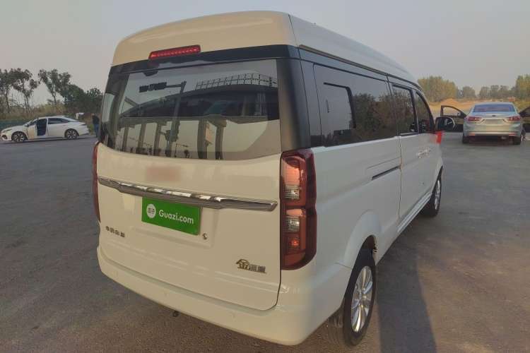 Used SRM Gold Hiace 2021 1.5L Passenger Van Engineering Lion Model Central Air Conditioning Version 9 Seats Rear Right 45 Deg