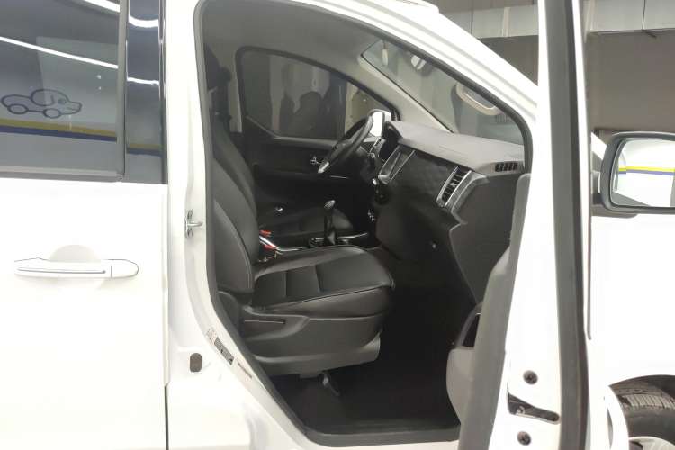 Used SRM Gold Hiace 2021 1.5L Passenger Vehicle Travel Lion 5-Seater Right Front Seat