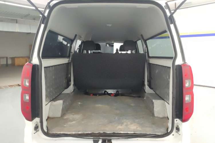 Used SRM Gold Hiace 2021 1.5L Passenger Vehicle Travel Lion 5-Seater Trunk