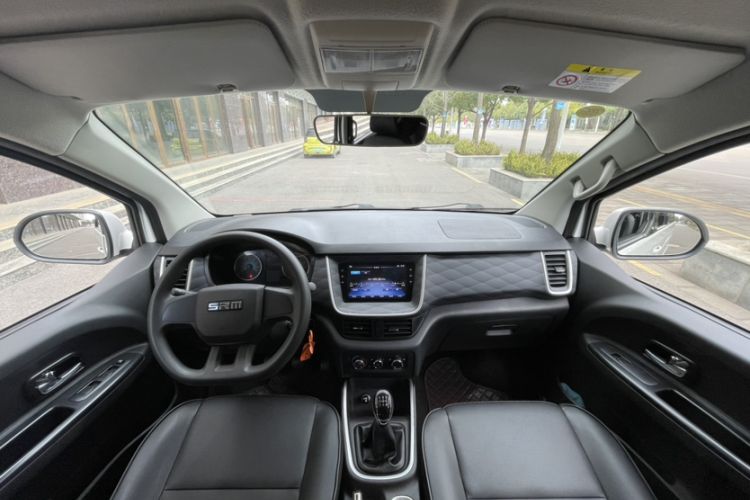 Used SRM Gold Hiace 2024 2.0L Travel Lion 9-Seater Central Air Conditioning Interior 1