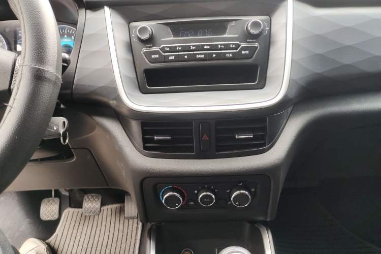 Used SRM Gold Hiace M Classic 2022 1.5L Engineering Lion Passenger Van 7 Seats Audio And AC Panel