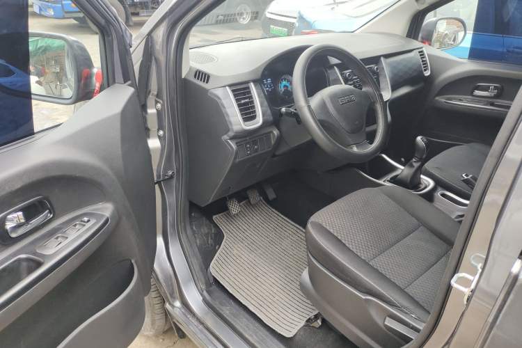 Used SRM Gold Hiace M Classic 2022 1.5L Engineering Lion Passenger Van 7 Seats Driver Seat