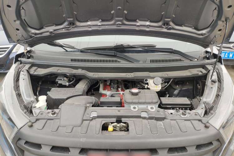 Used SRM Gold Hiace M Classic 2022 1.5L Engineering Lion Passenger Van 7 Seats Engine Bay