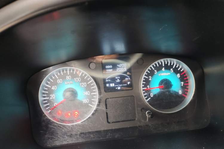 Used SRM Gold Hiace M Classic 2022 1.5L Engineering Lion Passenger Van 7 Seats Odometer Close Up