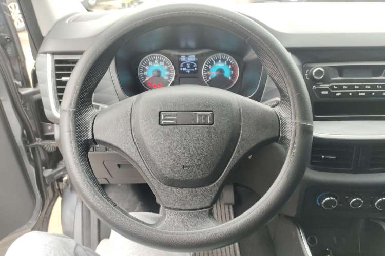 Used SRM Gold Hiace M Classic 2022 1.5L Engineering Lion Passenger Van 7 Seats Steering Wheel