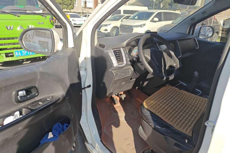 Used SRM Gold Hiace M Classic 2022 1.5L Engineering Lion Passenger Vehicle 5 Seats Driver Seat