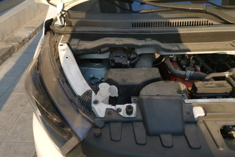 Used SRM Gold Hiace M Classic 2022 1.5L Engineering Lion Passenger Vehicle 6 Seats Engine Bay Right