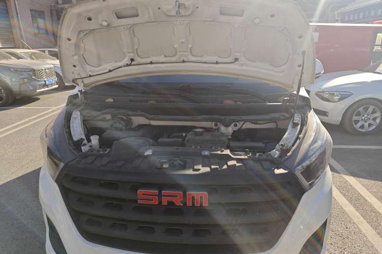 Used SRM Gold Hiace M Classic 2022 1.5L Engineering Lion Passenger Vehicle 5 Seats Engine Bay