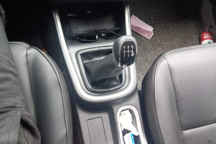 Used SRM Gold Hiace M Classic 2022 1.5L Travel Lion Passenger Vehicle 5 Seats Gear Lever
