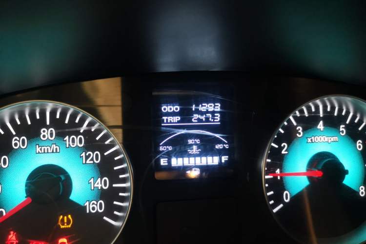 Used SRM Gold Hiace M Classic 2022 1.5L Engineering Lion Passenger Vehicle 6 Seats Odometer Close Up