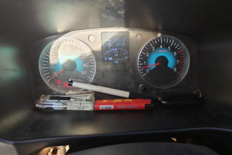 Used SRM Gold Hiace M Classic 2022 1.5L Engineering Lion Passenger Vehicle 5 Seats Odometer Close Up