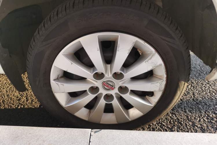 Used SRM Gold Hiace M Classic 2022 1.5L Engineering Lion Passenger Vehicle 6 Seats Right Front Wheel Hub