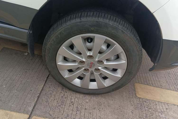 Used SRM Gold Hiace M Classic 2022 1.5L Travel Lion Passenger Vehicle 5 Seats Right Front Wheel Hub