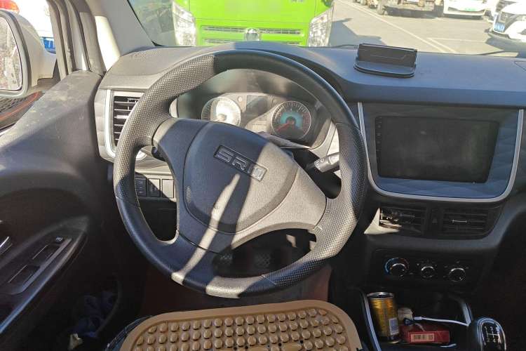 Used SRM Gold Hiace M Classic 2022 1.5L Engineering Lion Passenger Vehicle 5 Seats Steering Wheel