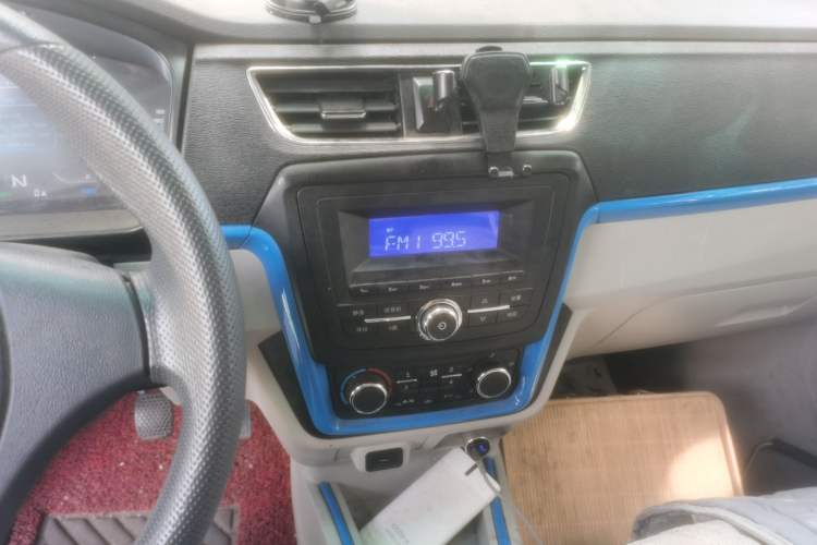 Used SRM Haoyun 2023 Entrepreneurial Van Audio And AC Panel
