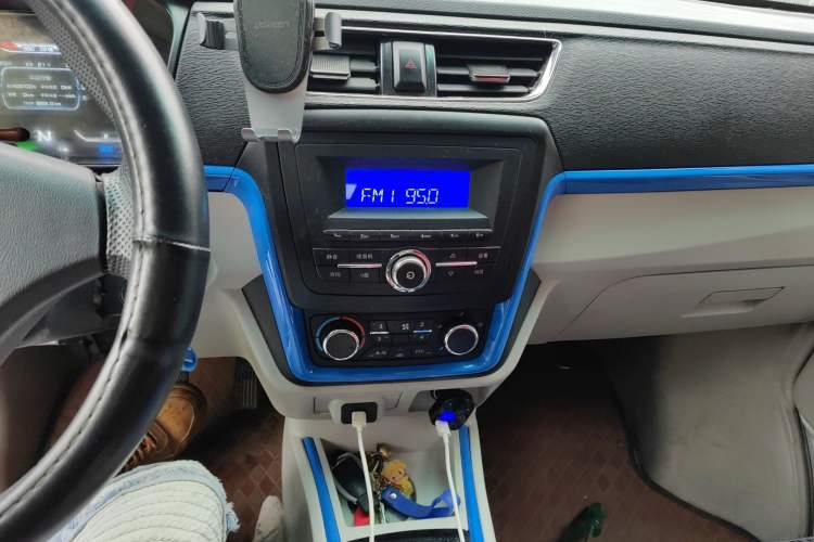 Used SRM Haoyun 2023 Launch Edition Entrepreneurial Van Audio And AC Panel