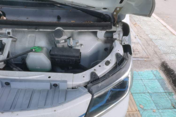Used SRM Haoyun 2023 Entrepreneurial Van Engine Bay Left