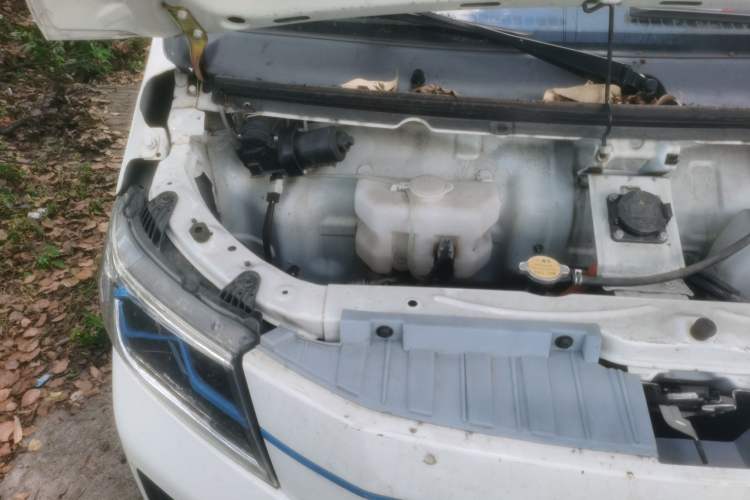 Used SRM Haoyun 2023 Entrepreneurial Van Engine Bay Right