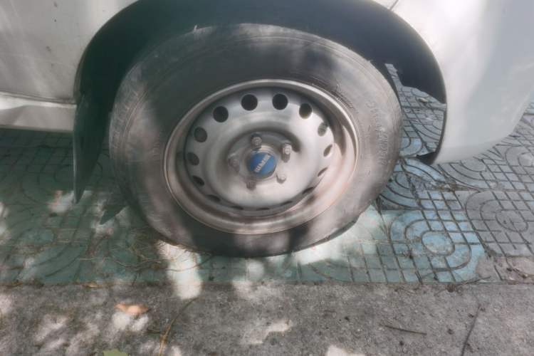 Used SRM Haoyun 2023 Entrepreneurial Van Right Front Wheel Hub