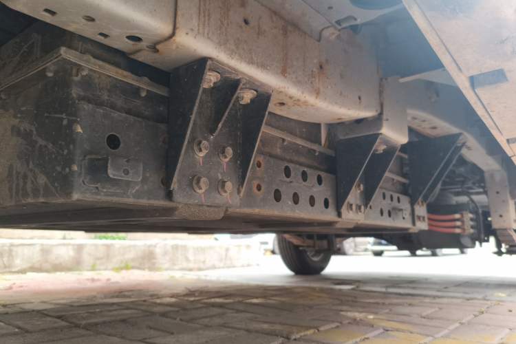 Used SRM Haoyun 1 2021 III Entrepreneurial Chassis Front Left