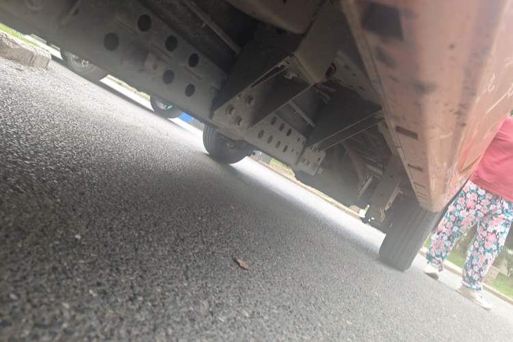 Used SRM Haoyun 1 2021 III Entrepreneurial Chassis Front Left