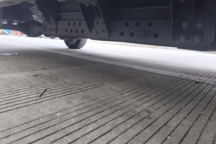 Used SRM Haoyun 2022 Commercial Van Wealth Creation Edition Chassis Front Right