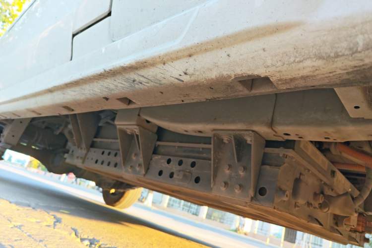 Used SRM Haoyun 2022 Standard Passenger Bus Chassis Front Right