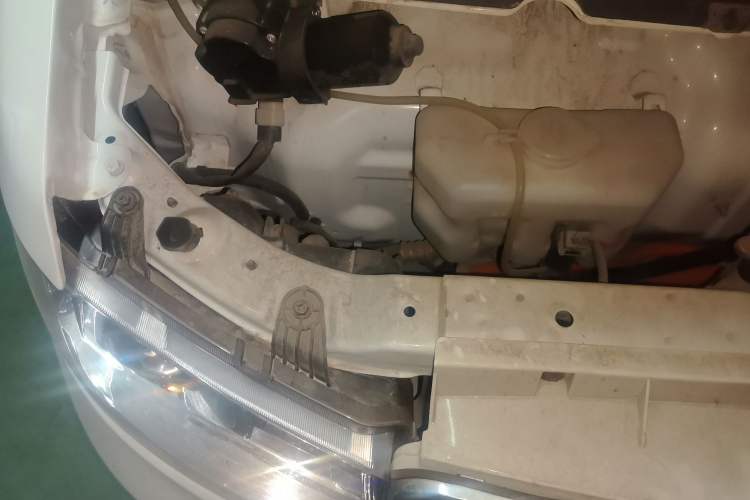 Used SRM Haoyun 2022 Launch Edition Engine Bay Right